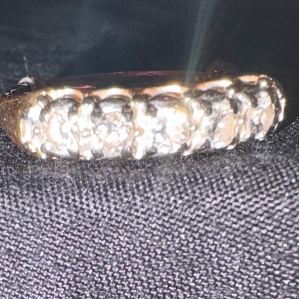 ✨ Vintage Diamond Band Ring – Timeless Sparkle in Classic Gold